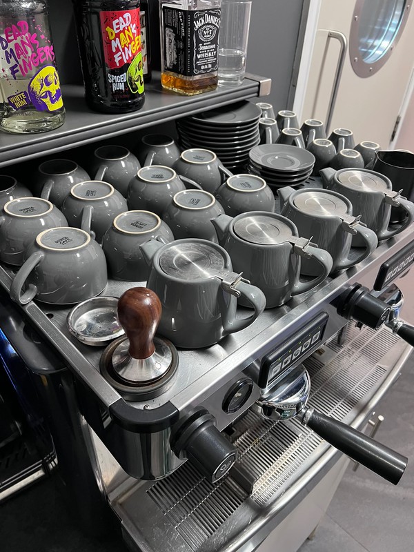 Espresso machine with cup warmer