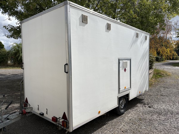 Second Hand 4x 4 Bay Shower Trailer For Sale