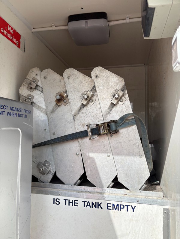 Second Hand Used 4x 4 Bay Shower Trailer