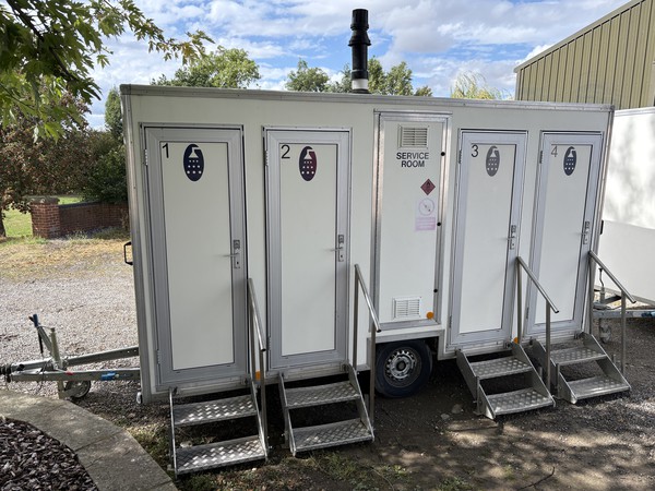 Used 4x 4 Bay Shower Trailer For Sale
