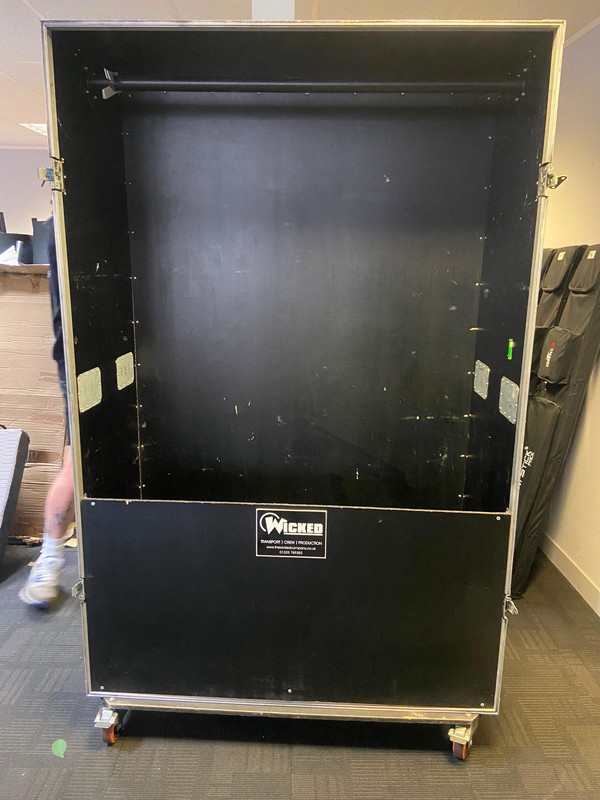 Used 5x Wardrobe Wheeled Flight Cases Used 5x Wardrobe Wheeled Flight Cases