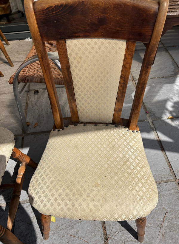 40x Wooden Chairs With Padded Seat 40x Wooden Chairs With Padded Seat