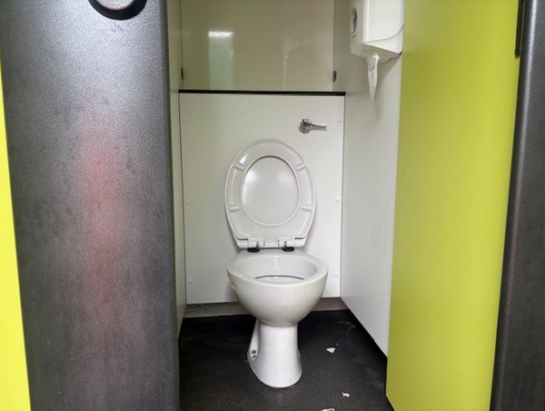 4 + 2 Toilet Cabin 4 + 2 Toilet Cabin