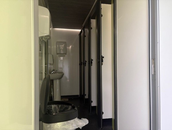 Used 2x 4 + 2 Luxury Static WC Blocks Used 2x 4 + 2 Luxury Static WC Blocks