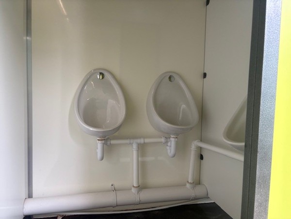 Used 4 + 2 Toilet Cabin Used 4 + 2 Toilet Cabin
