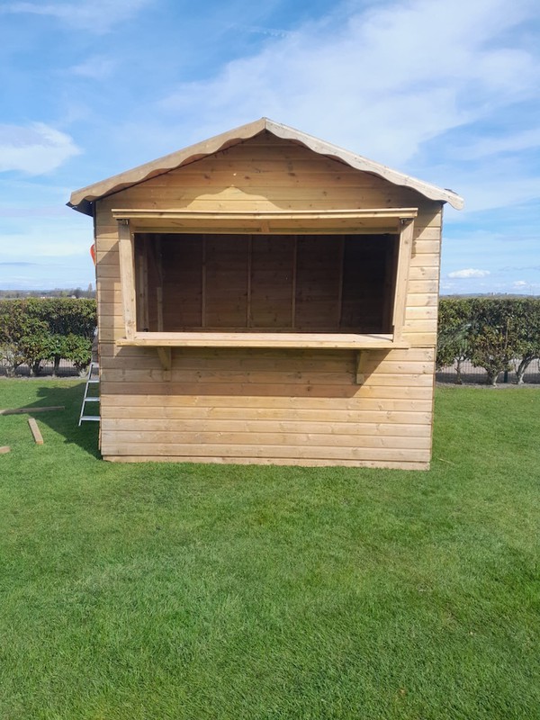 Timber Market Hut with Serving Hatch