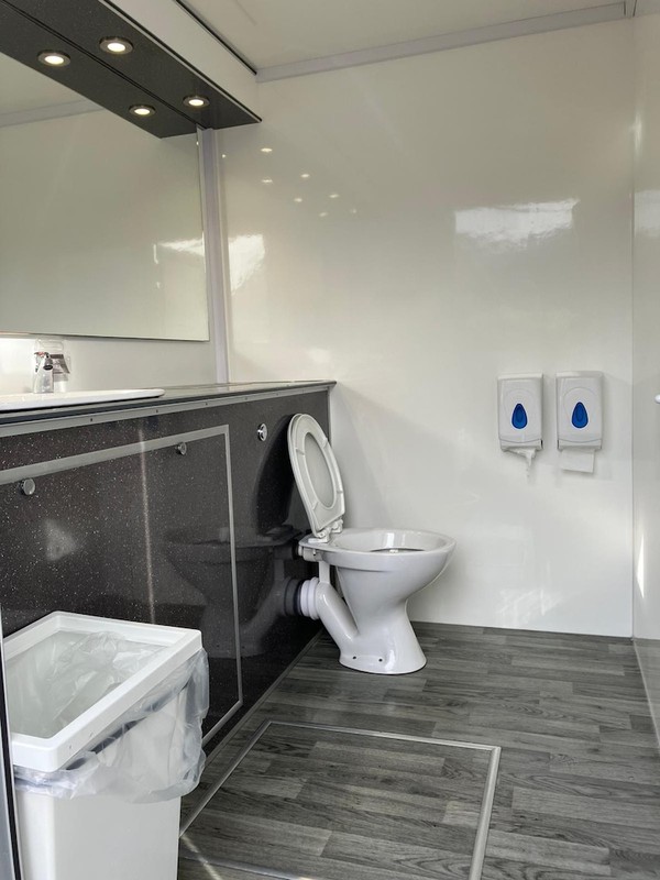 1+1 Toilet Trailer