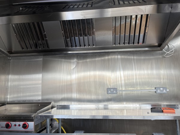 Equipped catering trailer
