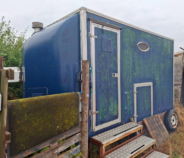 Glamp site shower trailer