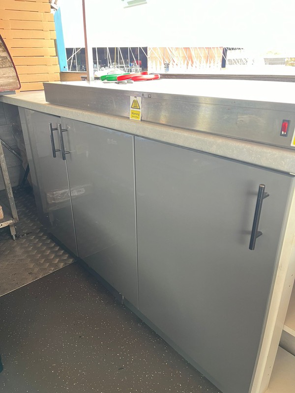 Pizza bench prep fridge