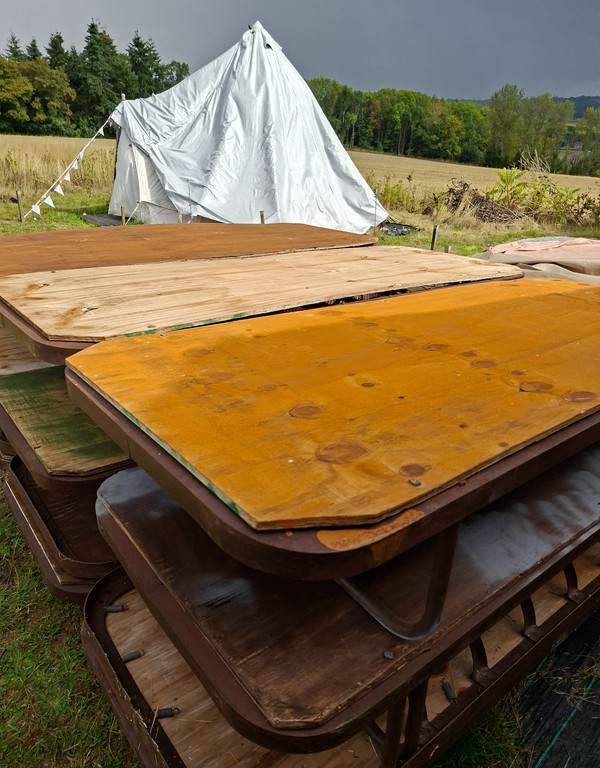 Used 16x Iron Glamping Beds Used 16x Iron Glamping Beds
