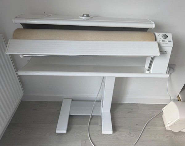 Miele HM-80D Rotary Ironing Machine Miele HM-80D Rotary Ironing Machine