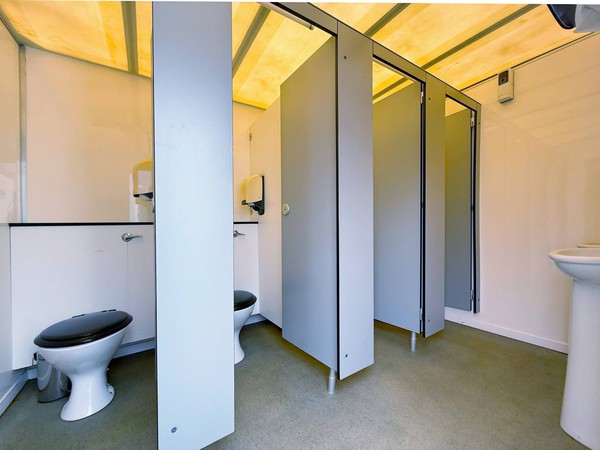 4x ladies toilet cubicles 4x ladies toilet cubicles
