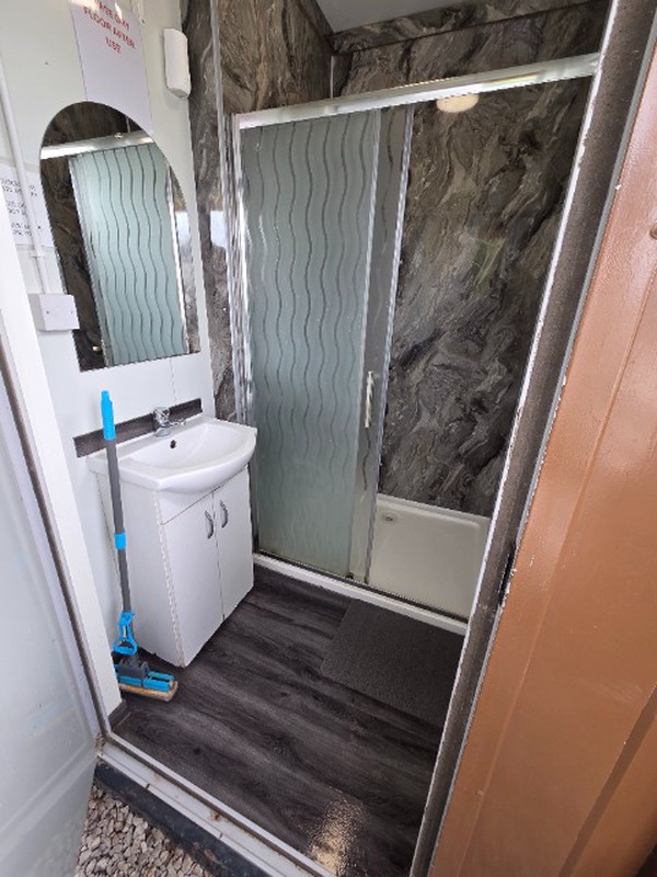 Used Toilet / Shower Block Used Toilet / Shower Block