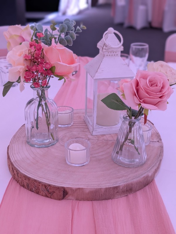 Pink table decorations Pink table decorations