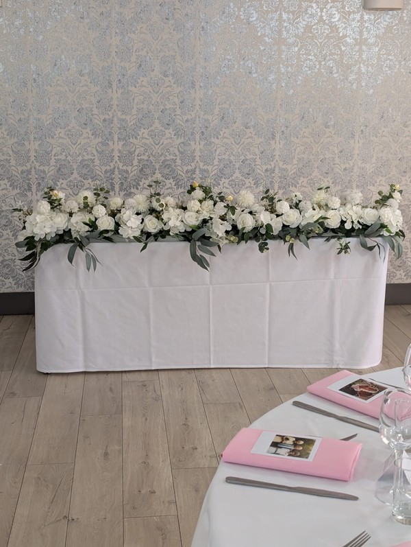 Table flower decorations Table flower decorations