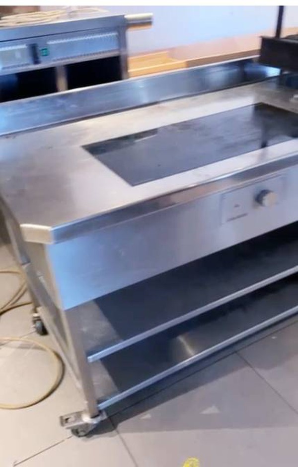 Induction cooker on wheels Induction cooker on wheels