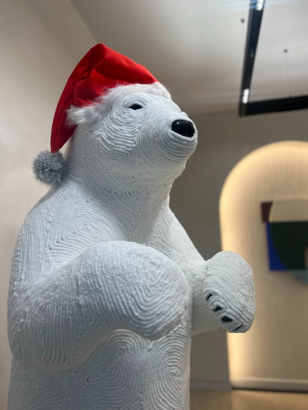 Second Hand 3x 2m Tall Polar Bear Second Hand 3x 2m Tall Polar Bear