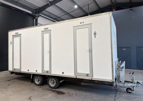 Second Hand 3+1 Peagreen Toilet Trailer Second Hand 3+1 Peagreen Toilet Trailer