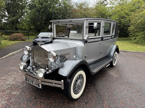 Vintage look wedding car business Vintage look wedding car business