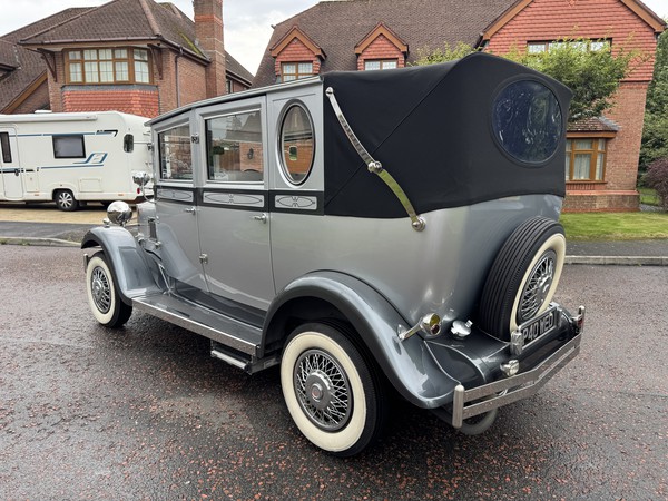 Wedding car with pram roof - Imperial Lanaulette Wedding car with pram roof - Imperial Lanaulette
