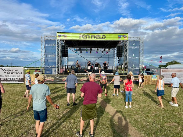 Mobile festival stage (aluminium truss)