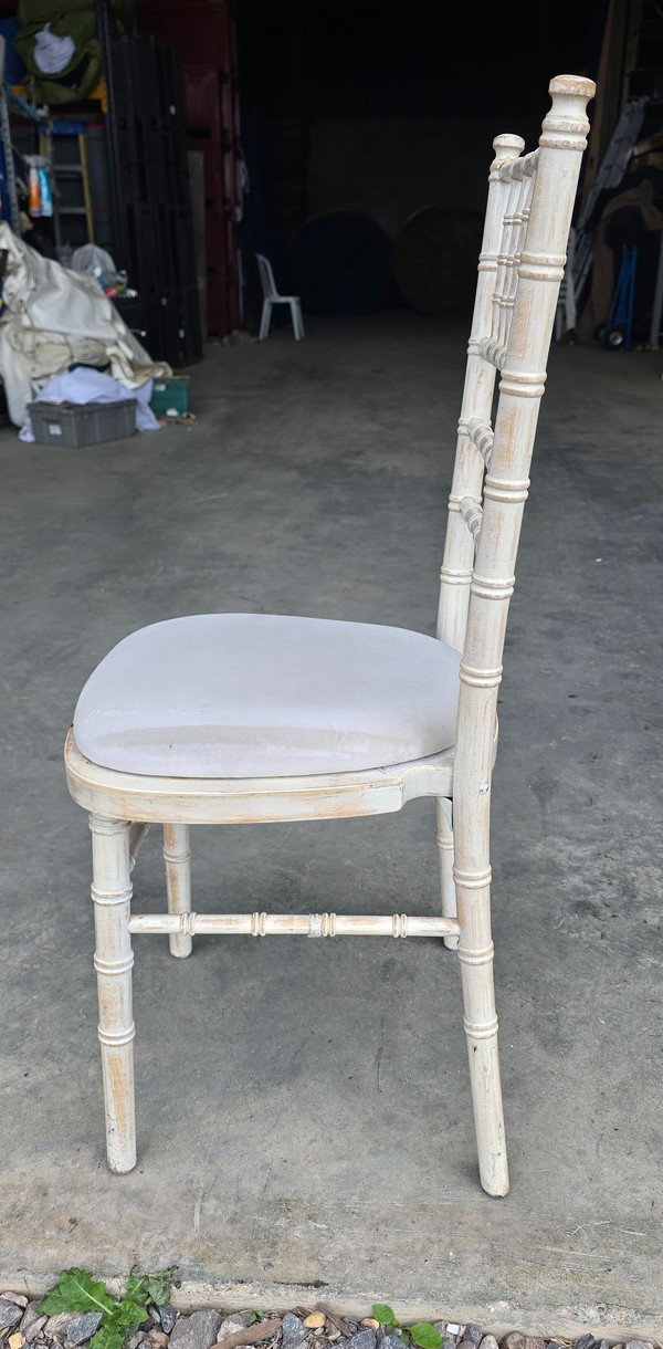 Second Hand 500x Limewash Chiavari Chairs