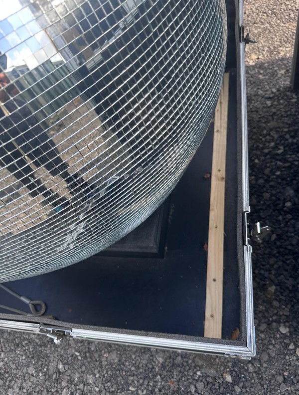 1m Mirror Ball With Flight Case 1m Mirror Ball With Flight Case