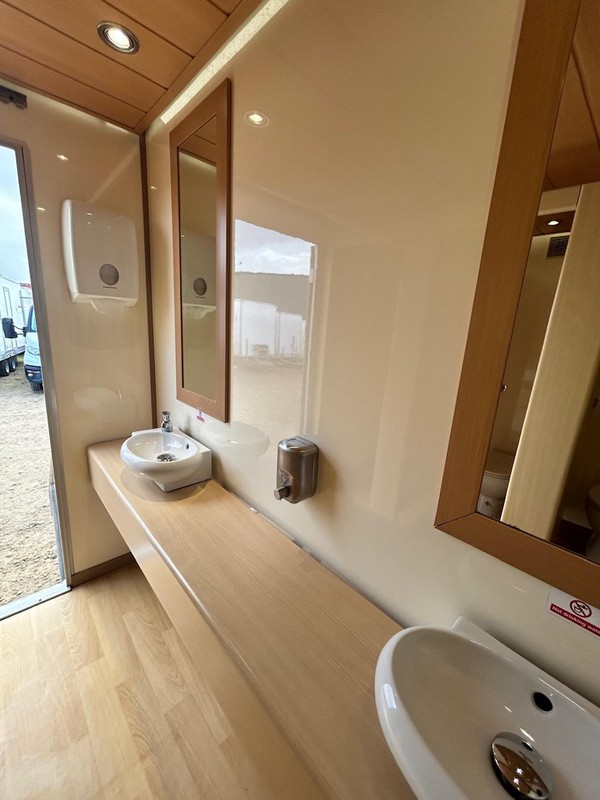 Luxury 3+1 Toilet Trailer Luxury 3+1 Toilet Trailer