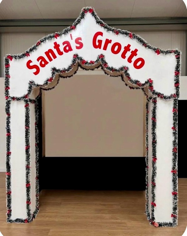 Arch / doorway for Santa's grotto Arch / doorway for Santa's grotto