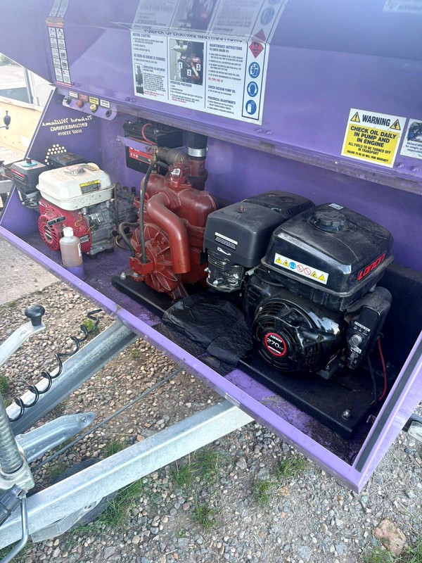 Vacuum pump and engine Vacuum pump and engine