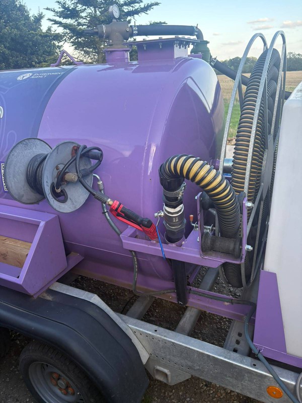 Vacuum tank trailer with tiger tail hose Vacuum tank trailer with tiger tail hose