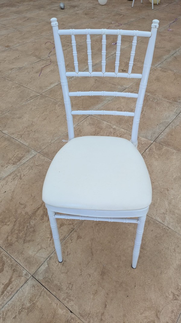 Stacking metal chiavari chairs Stacking metal chiavari chairs