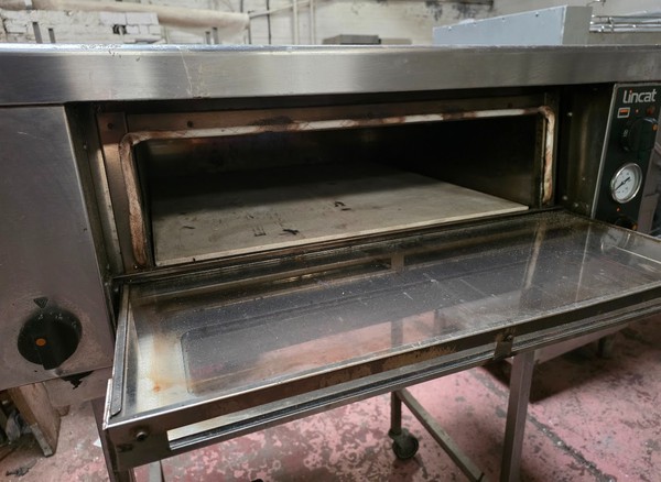 Second Hand Lincat PO430 Pizza Oven Second Hand Lincat PO430 Pizza Oven