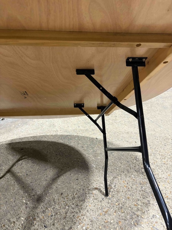 6ft Round Tables