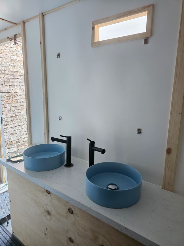 Second Hand 3 + 2 Toilet Trailer