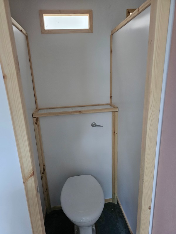Second Hand Used 3 + 2 Toilet Trailer