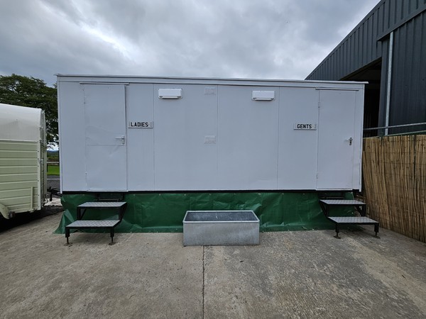 Second Hand Used 3 + 2 Toilet Trailer For Sale