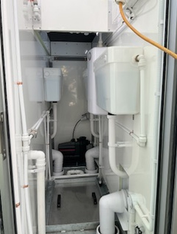 Shaw Services 2 + 1 Toilet Trailer Shaw Services 2 + 1 Toilet Trailer