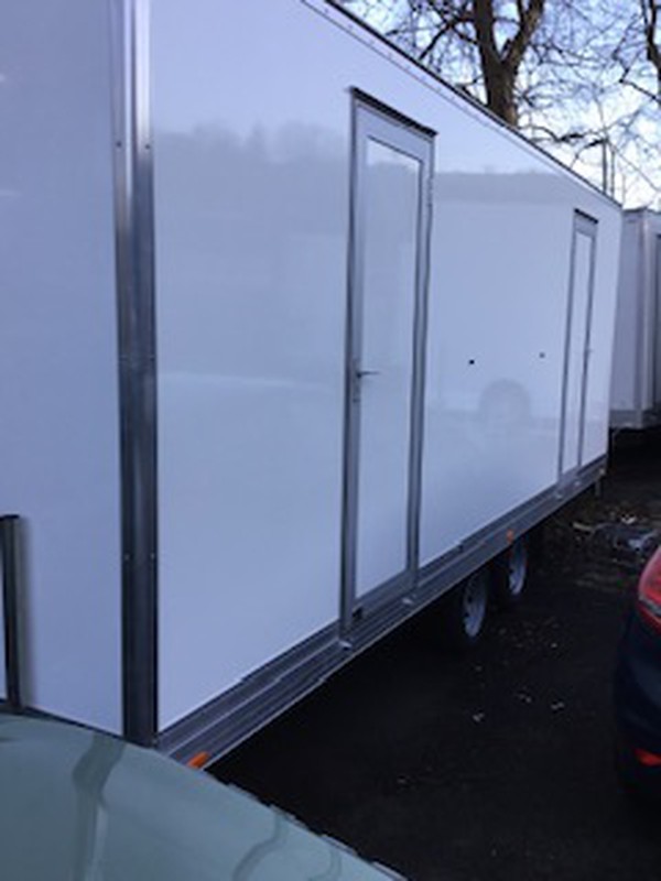 4 + 2 Mobile Toilet Unit For Sale 4 + 2 Mobile Toilet Unit For Sale