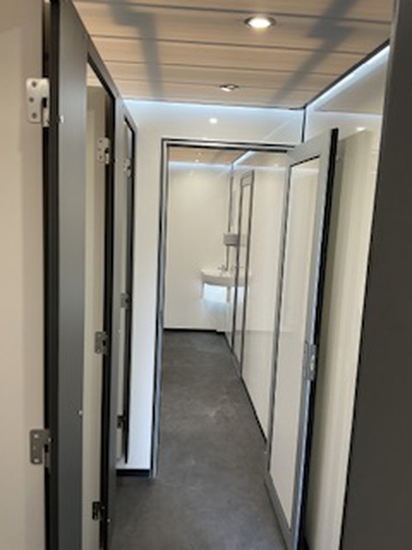 New 4 + 2 Mobile Toilet Unit New 4 + 2 Mobile Toilet Unit