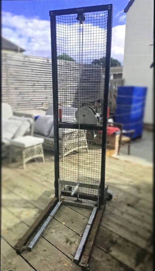 Easy-Rack ERW5- Manual Winch lift truck for cask ale