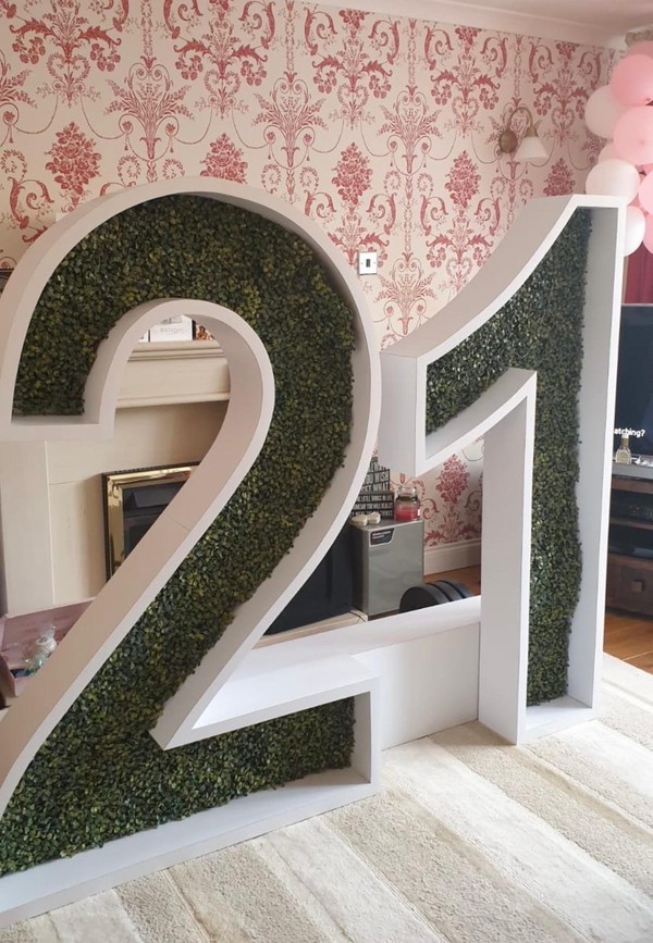 Second Hand Event 21 Giant Numbers