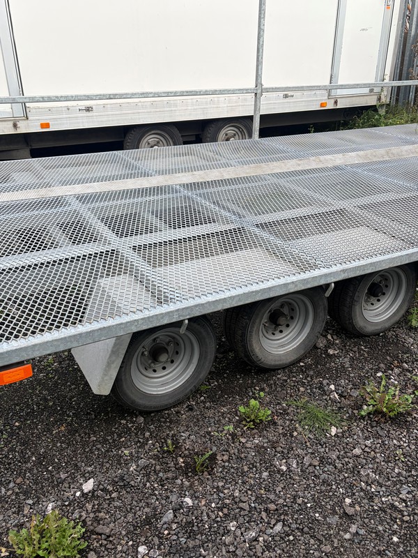 Mesh bed trailer