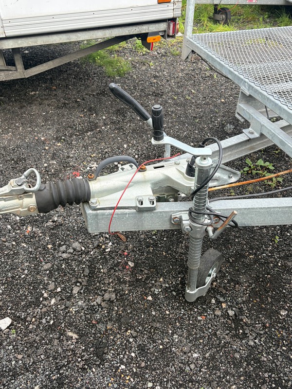 Trailer tow hitch