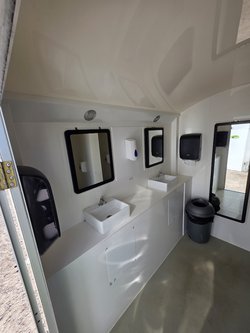 GigLoo 3+2 Toilet Trailer