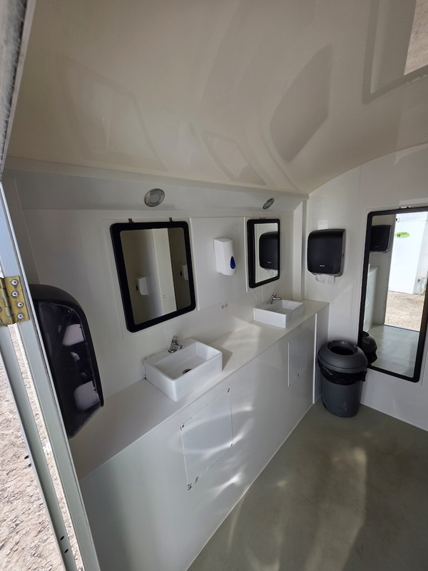 GigLoo 3+2 Toilet Trailer