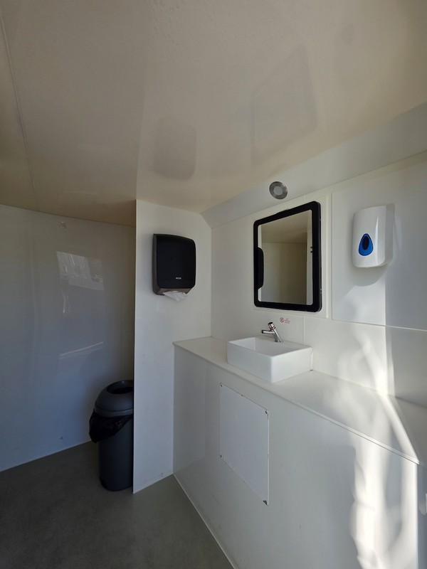 Buy GigLoo 3+2 Toilet Trailer