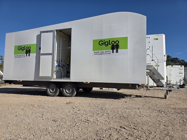 White GigLoo 3+2 Toilet Trailer