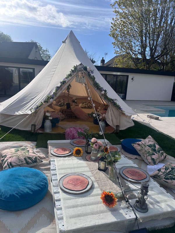 Glamping out door dining